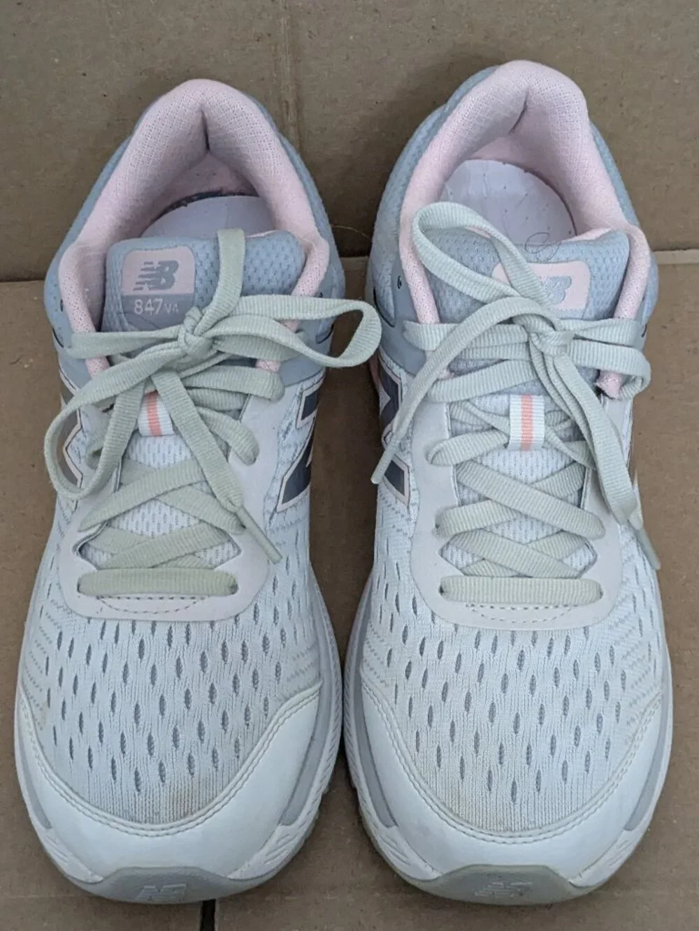 New Balance 847 v4 Walking Shoes Sneakers Womens Size 10.5 Gray Pink Comfort
